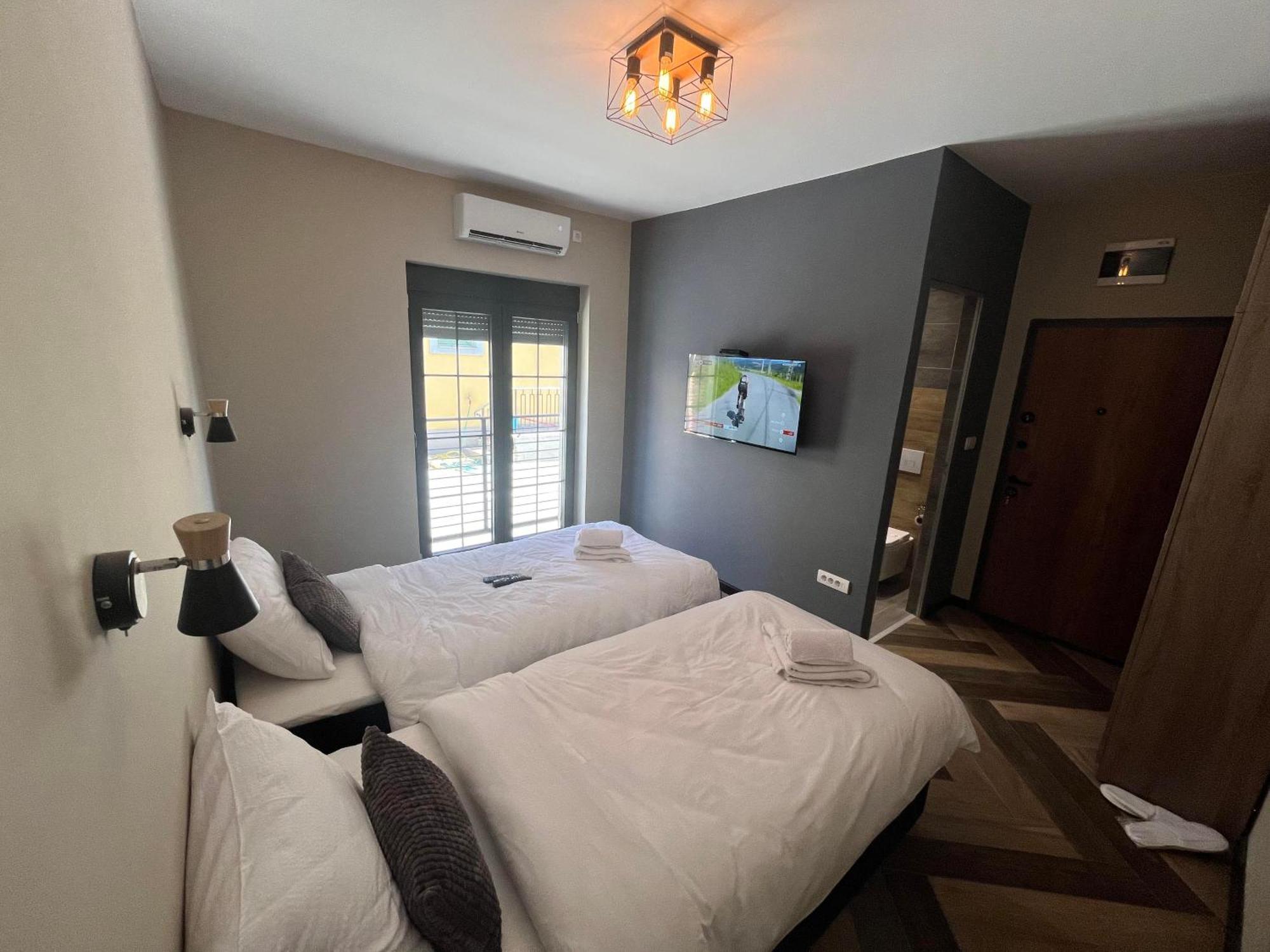 La Roue Hotel Vrsac Luaran gambar