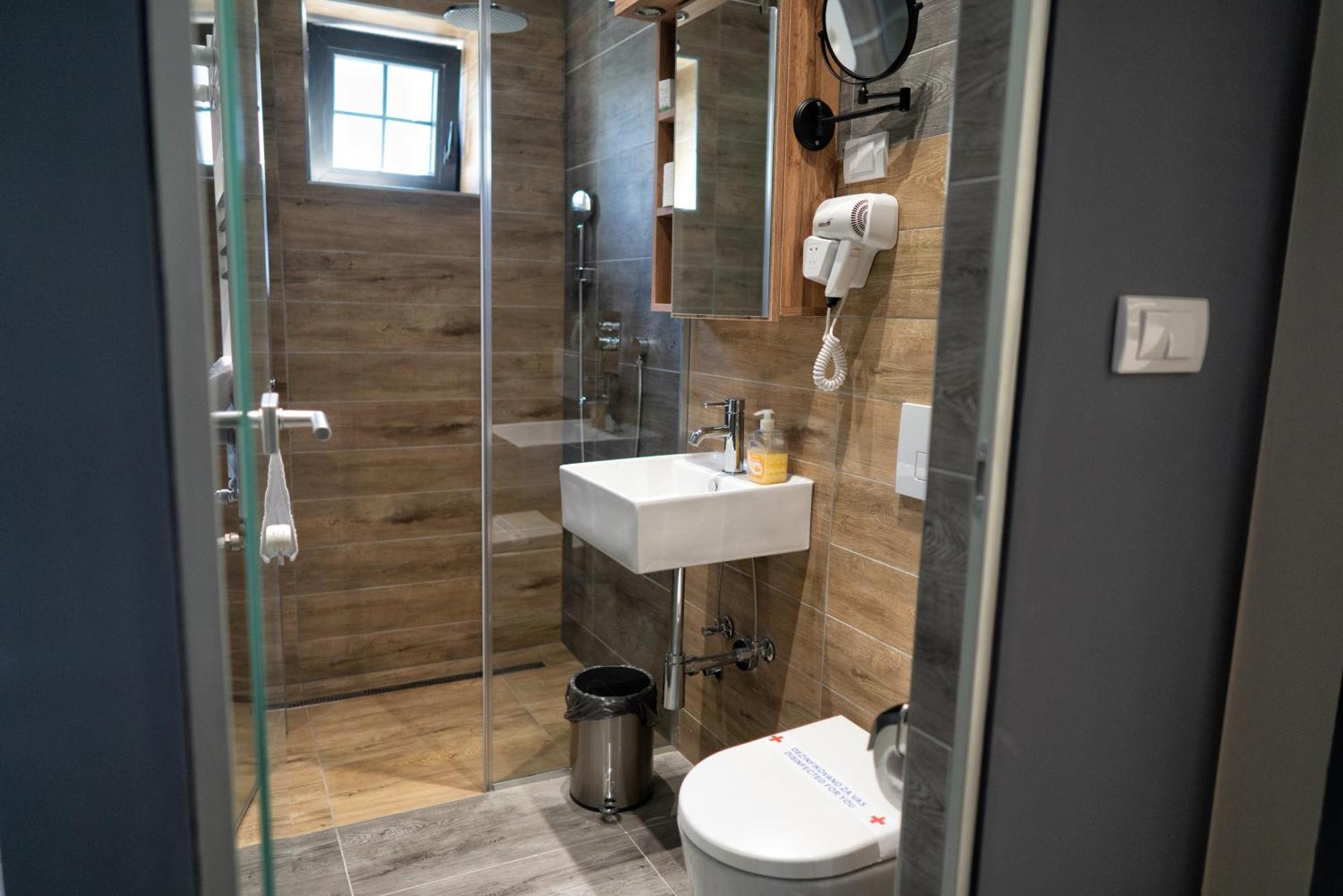 La Roue Hotel Vrsac Luaran gambar