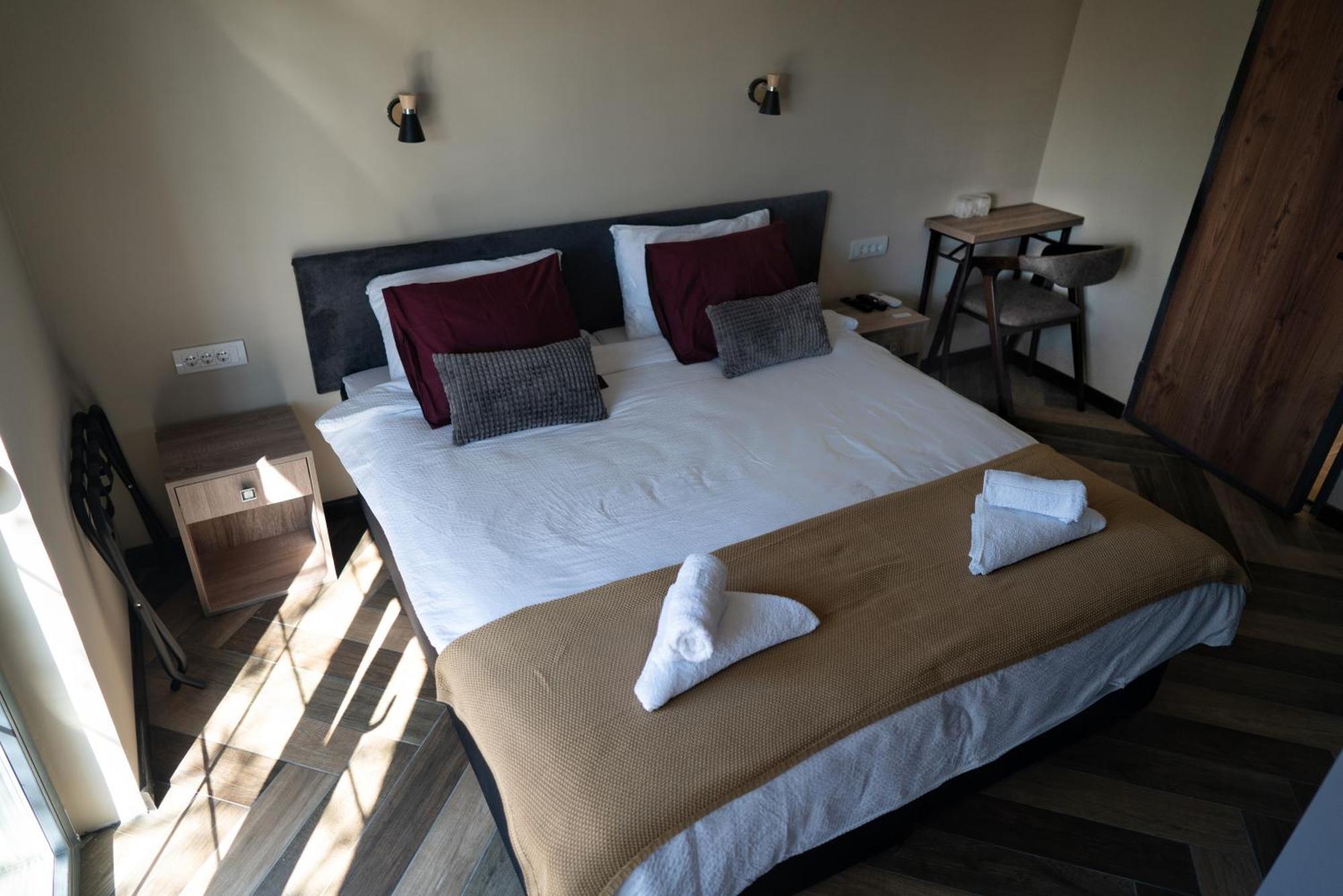 La Roue Hotel Vrsac Luaran gambar
