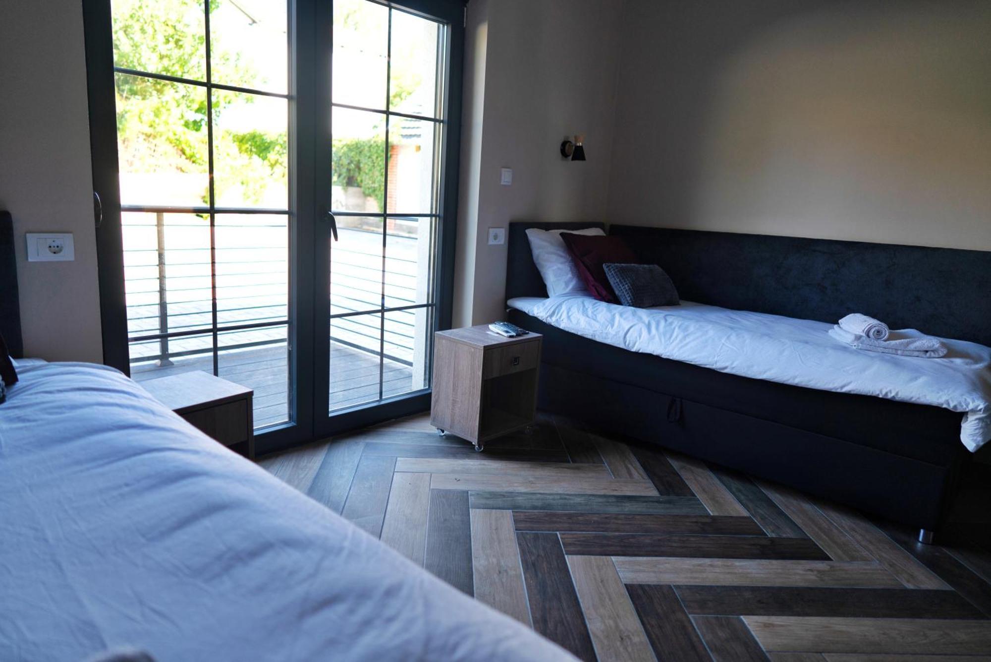 La Roue Hotel Vrsac Luaran gambar