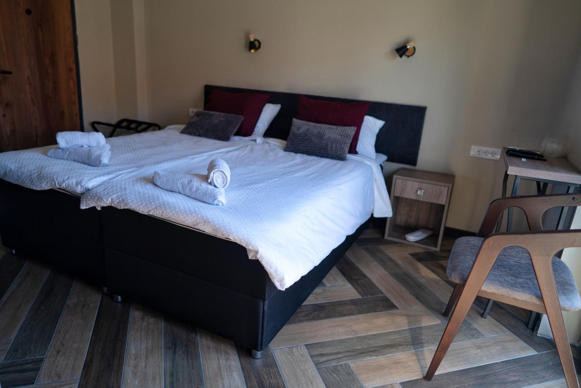 La Roue Hotel Vrsac Luaran gambar