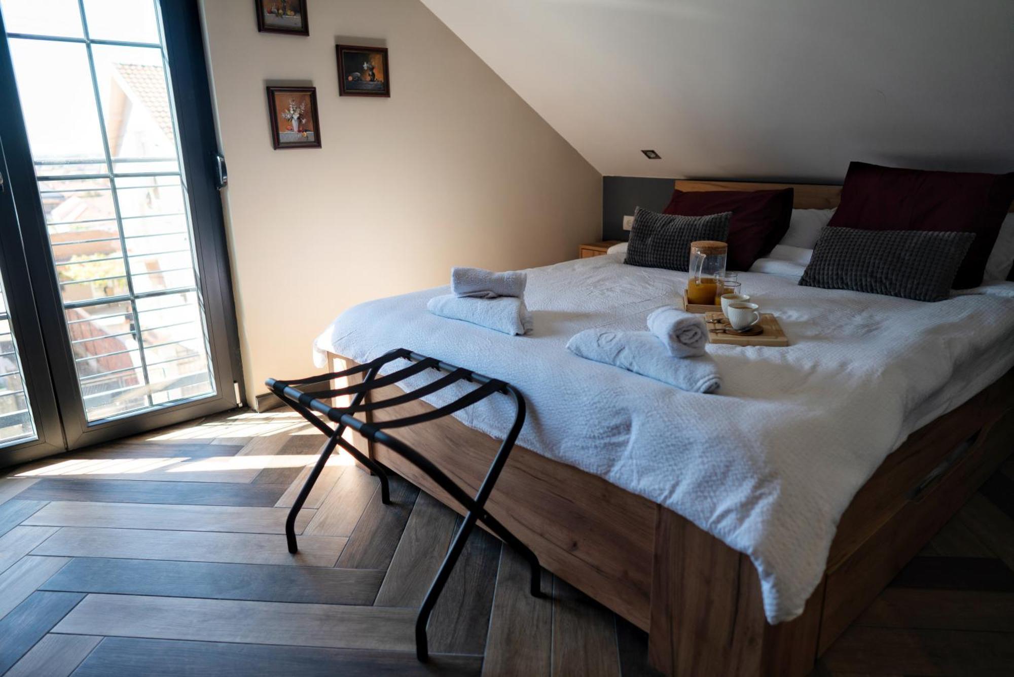 La Roue Hotel Vrsac Luaran gambar